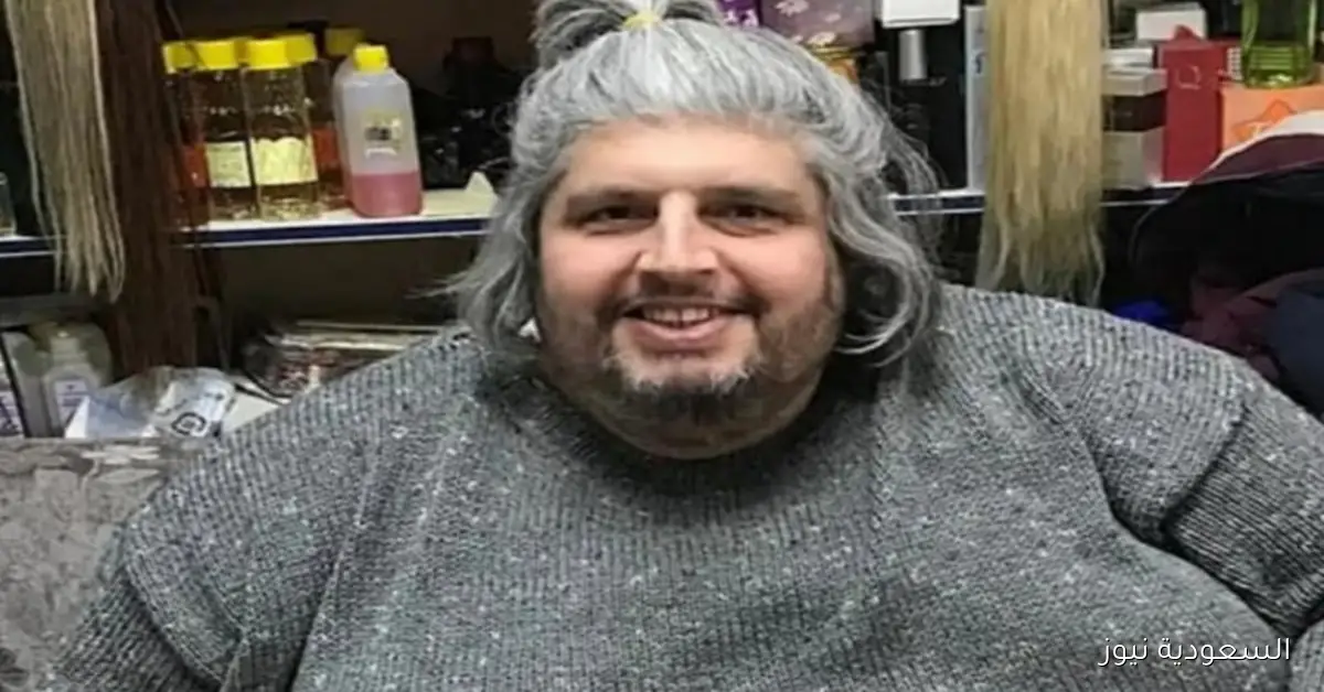 أخرجوه من النافذة.. رافعة تنقل جثمان أحد أكبر الرجال في العالم