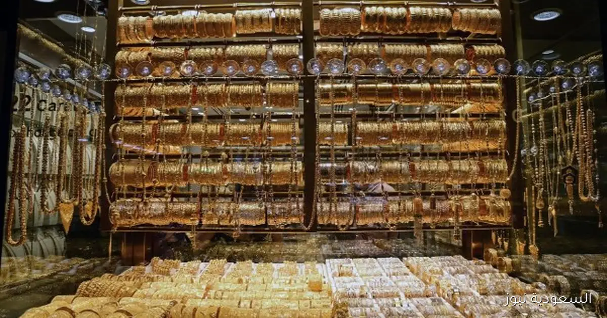 أسعار الذهب تخسر بعض المكاسب بعد وصولها إلى 3700 دولار لأول مرة