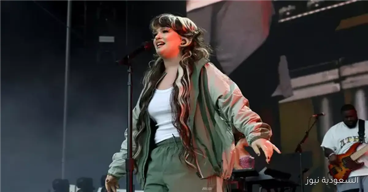 إغماء المغنية البريطانية لولا يونج على المسرح بسبب مشاكل نفسية