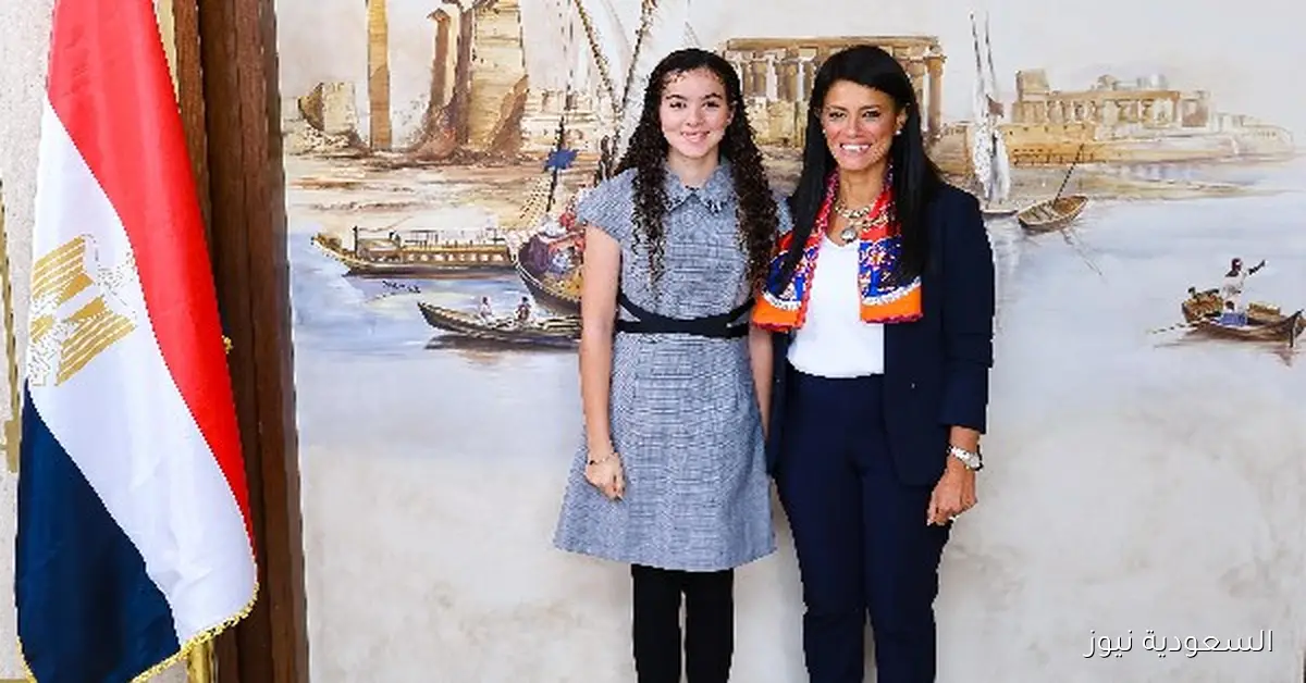 التخطيط تكرم أصغر سفيرة مصرية في مبادرة شباب بلد