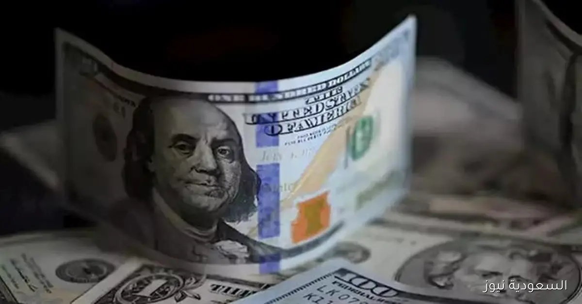 الدولار يسجل أفضل أداء أسبوعي خلال شهرين مع تراجع توقعات خفض الفائدة