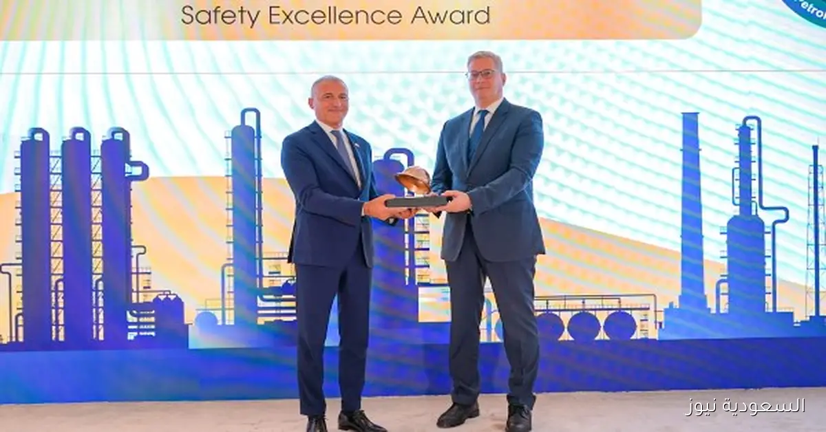 الرئيس التنفيذي لشركة إيني: انبهار بالتزام قطاع الطاقة في مصر بمعايير السلامة