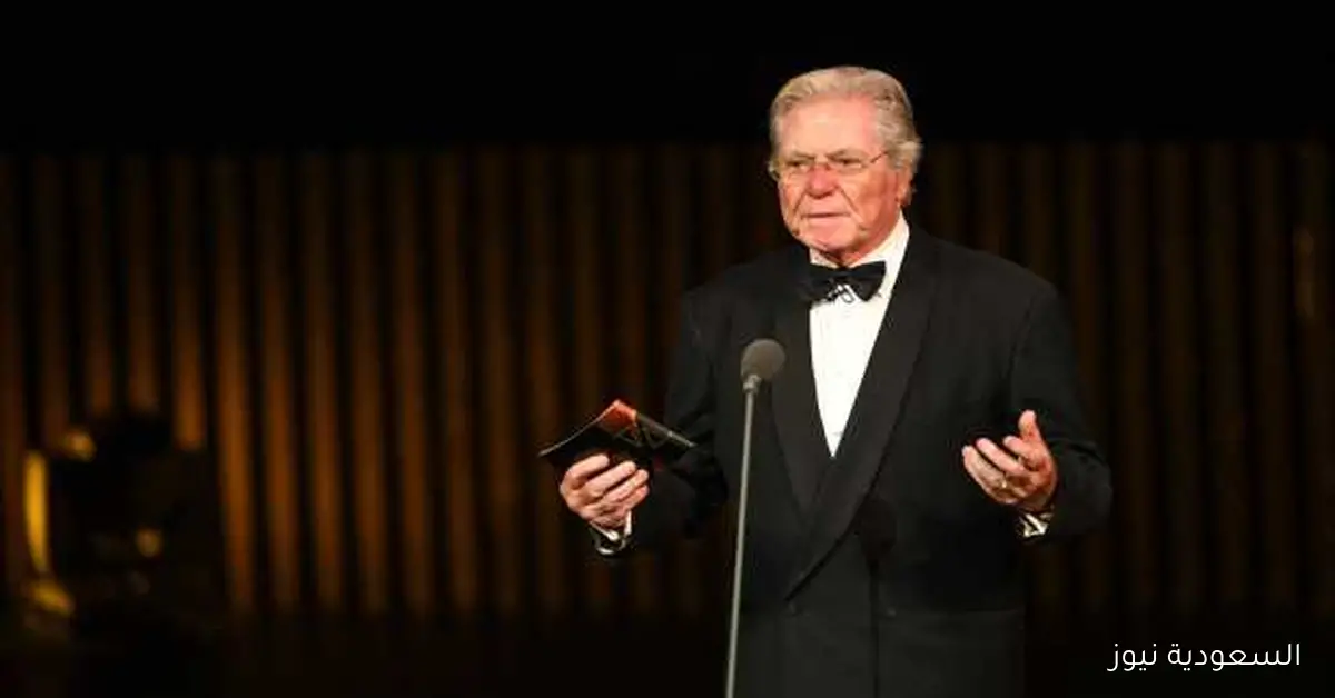 حسين فهمي يوضح سبب رفضه لمليون دولار: المسؤولية الوطنية