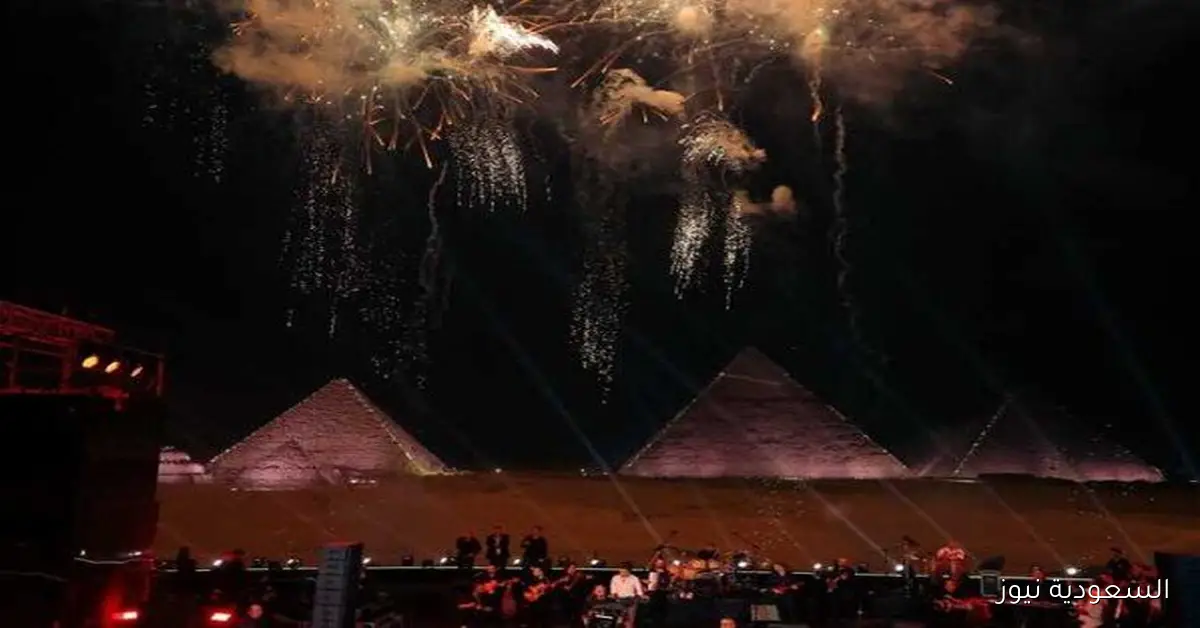 حفل لا يُنسى.. عمرو دياب يتألق من قلب الأهرامات