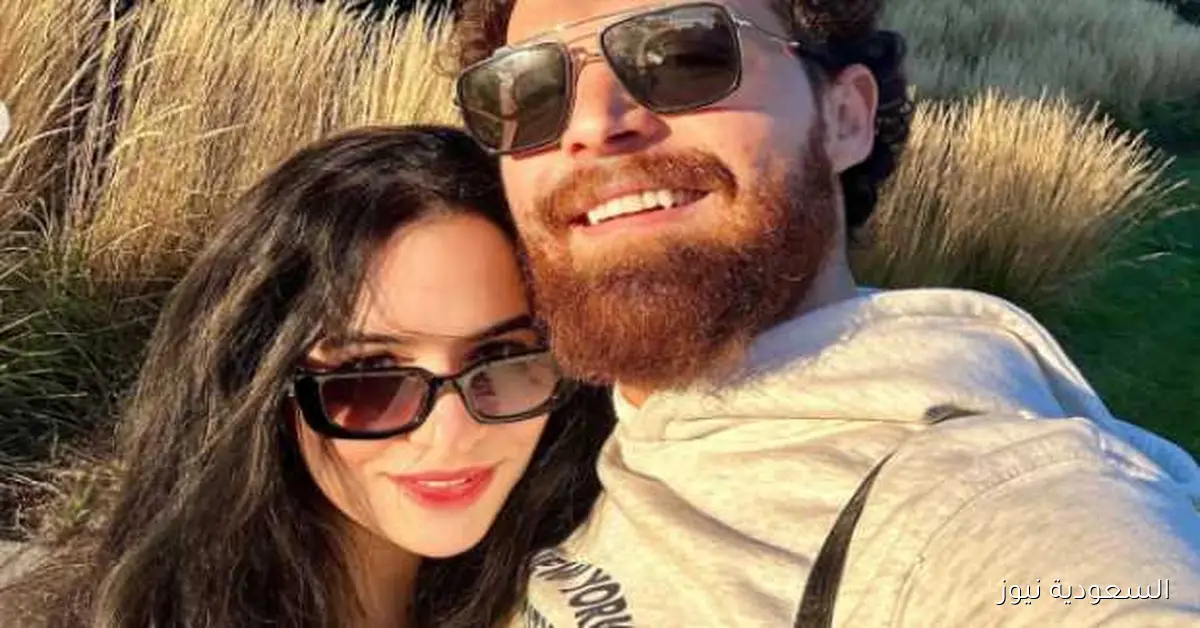 رسالة مؤثرة: احتفال محمود حجازي بعيد زواجه