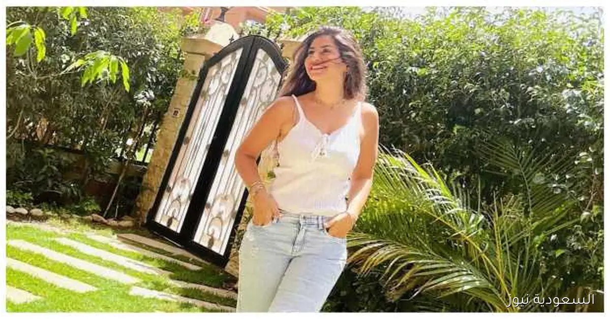 منة فضالي تخطف الأنظار بإطلالة صفراء مميزة