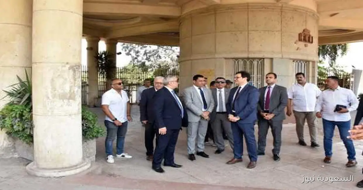 وزير الثقافة يوجه بتطوير بيئة العمل داخل دار الأوبرا وتدريب العاملين