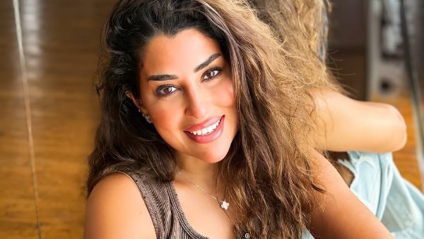 آيتن عامر تتألق بإطلالة ساحرة وجذابة