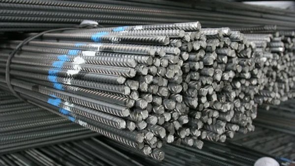 أسعار الحديد في الأسواق المحلية والعالمية يوم الأربعاء