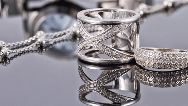 أسعار الفضة في مصر تنخفض بعد ارتفاع تاريخي والجرام يصل إلى 74 جنيهًا