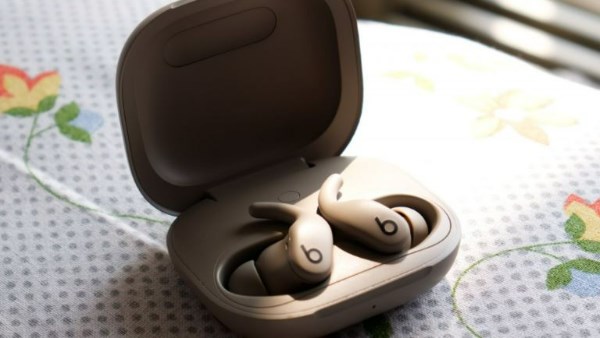 أفضل سماعة لاسلكية في الأسواق بفضل قدرة شحن جبارة