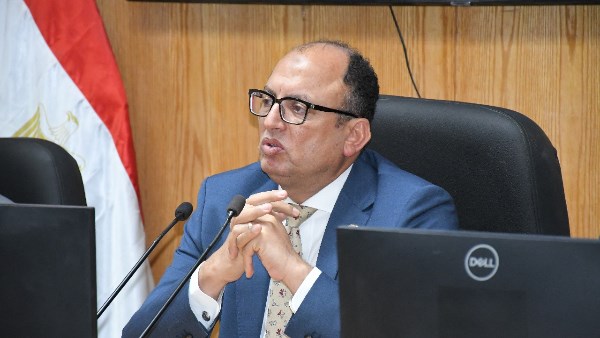 اجتماع جامعة حلوان لمناقشة خطة تشغيل نظام البصمة والتحول الرقمي الشامل