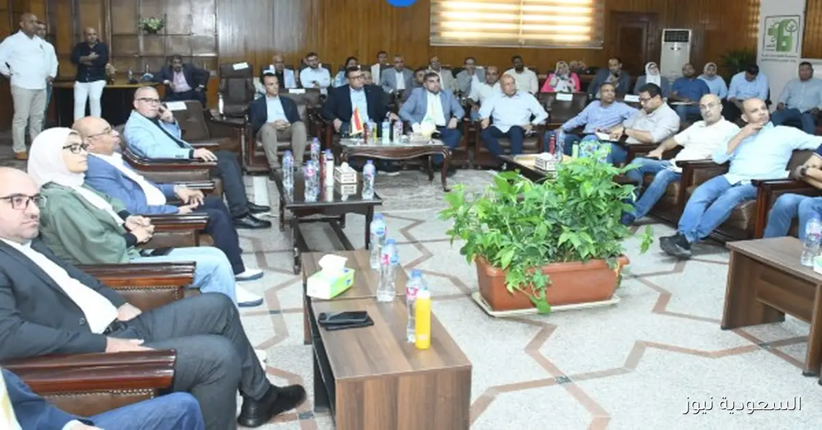 اجتماع وزير الإسكان مع رؤساء أجهزة مدن غرب القاهرة لمتابعة ملفات العمل