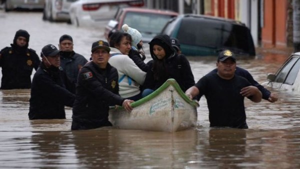 ارتفاع عدد ضحايا الفيضانات في المكسيك إلى 72 شخصًا و48 مفقودًا