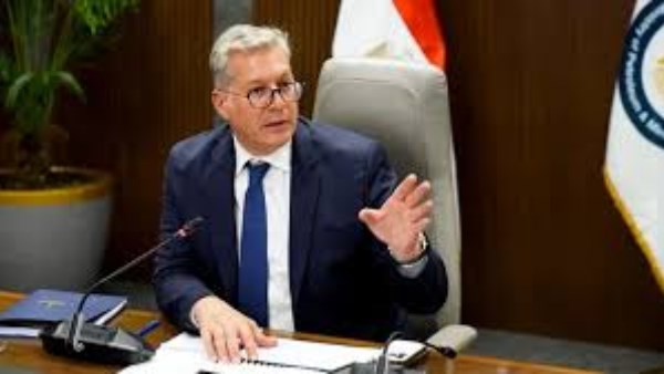 اكتشافات جديدة في مجال البترول بالصحراء الشرقية وغرب البلاد وتقييم الاحتياطي والاختبار جاري