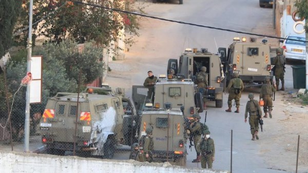 الاحتلال يستمر في انتهاكاته بالضفة الغربية.. اعتقالات ومداهمات وحصار للمدنيين في الشوارع