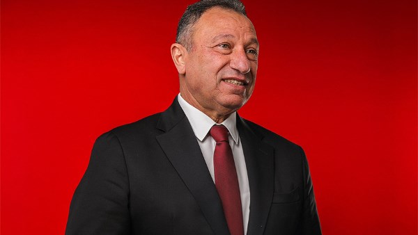 الخطيب يبدأ طرح برنامجه الانتخابي لأعضاء الأهلي