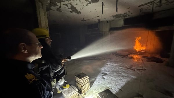 السيطرة على حريق ضخم في بدروم فيلا بالشروق لمخزن كيماويات وبويات