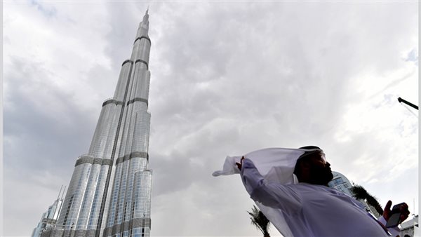 الطقس في الإمارات اليوم: سحب ركامية شرقي البلاد وضباب على السواحل