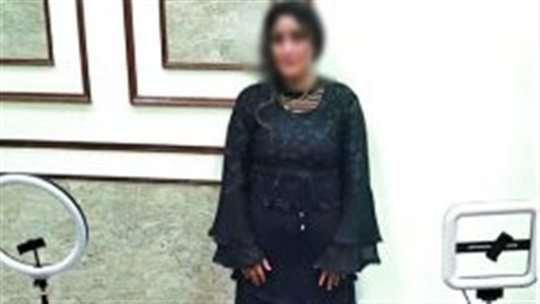 القبض على صانعة محتوى لنشرها فيديوهات رقص غير لائقة