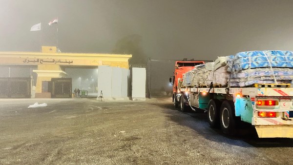 الهلال الأحمر المصري يرسل أكثر من 6 آلاف طن من المساعدات الإنسانية الضرورية إلى غزة