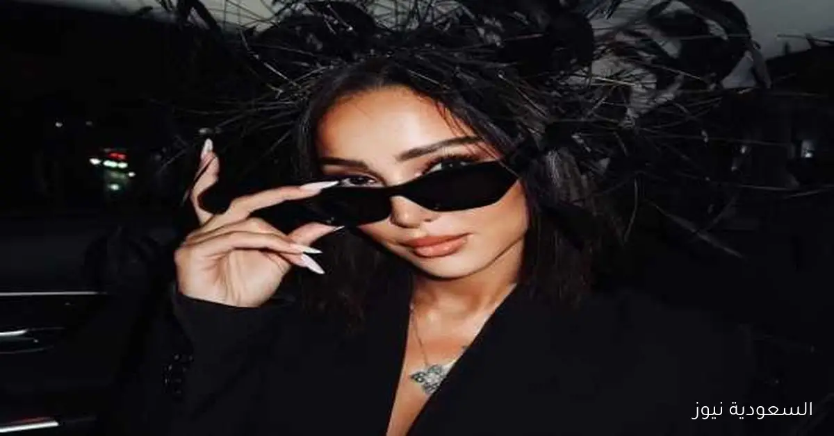 بالريش الأسود.. بسمة بوسيل تتألق بإطلالة جريئة في أسبوع الموضة بباريس