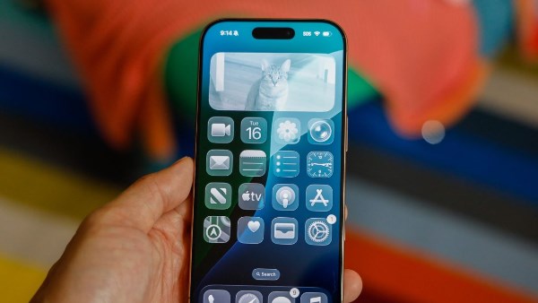 تحديث iOS 26.1 يقدم ميزة جديدة لتقليل تأثير الزجاج السائل المثير للجدل