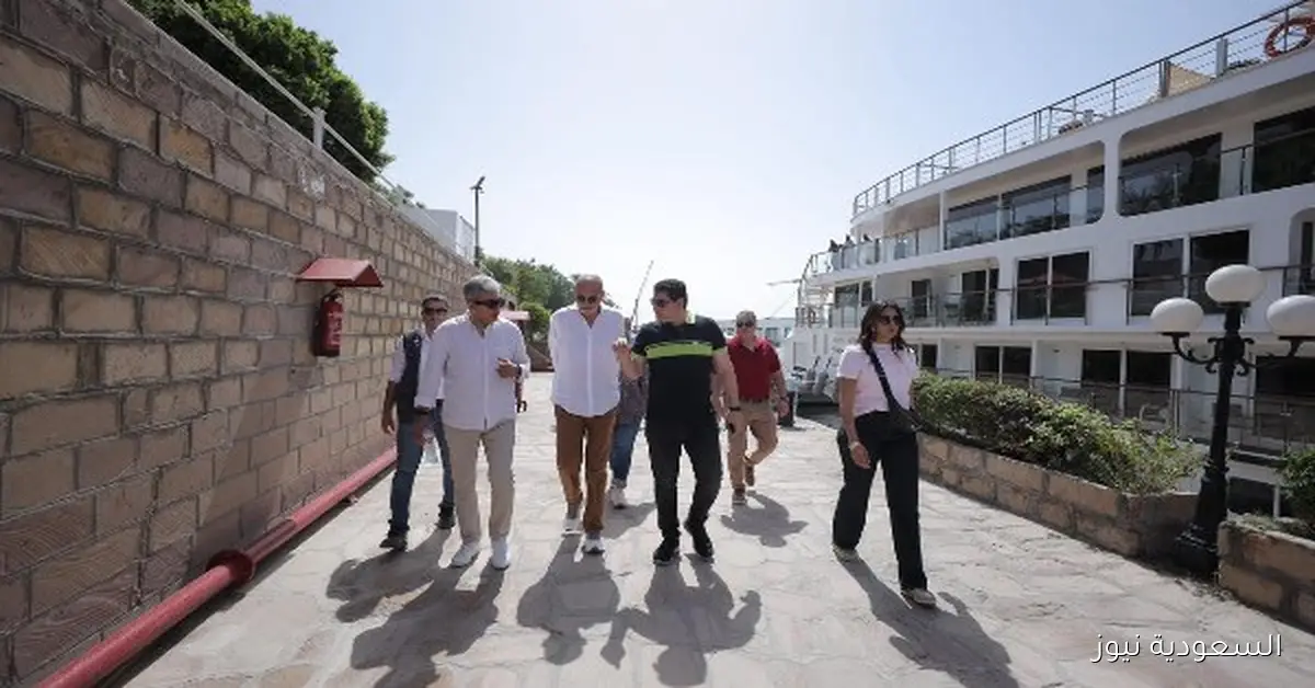 تفقد وزير السياحة والآثار مجموعة من الفنادق الثابتة والعائمة والدهبيات في محافظة الأقصر