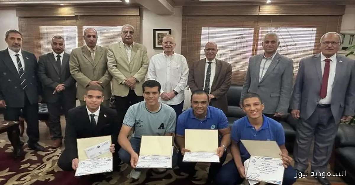 تكريم الأوائل في المدرسة الثانوية الفنية لتكنولوجيا المياه والصرف الصحي بمسطرد