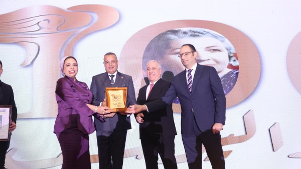 تكريم محافظ جنوب سيناء خلال احتفالية مئوية روز اليوسف