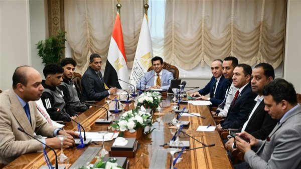 تكريم وزير الرياضة للاعبي المصارعة بعد فوزهم بالذهبية والبرونزية في بطولة العالم تحت 23 سنة