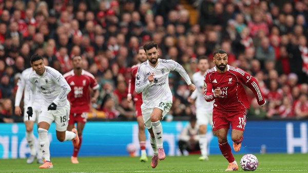 جاري نيفيل يدافع عن محمد صلاح: الأزمة الفنية مؤقتة ولا تراجع بدني