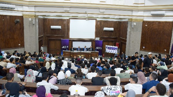 جامعة القاهرة تستكشف التعاون بين الذكاء الاصطناعي والأمن السيبراني لحماية الفضاء الرقمي