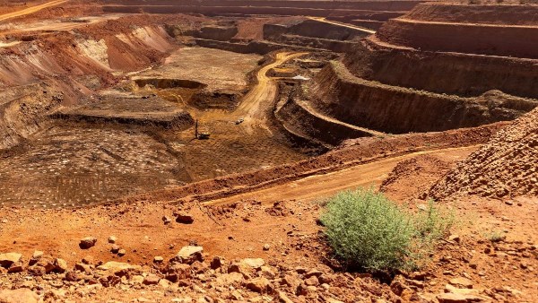 جولدمان ساكس يحذر من خطر انقطاع إمدادات المعادن النادرة