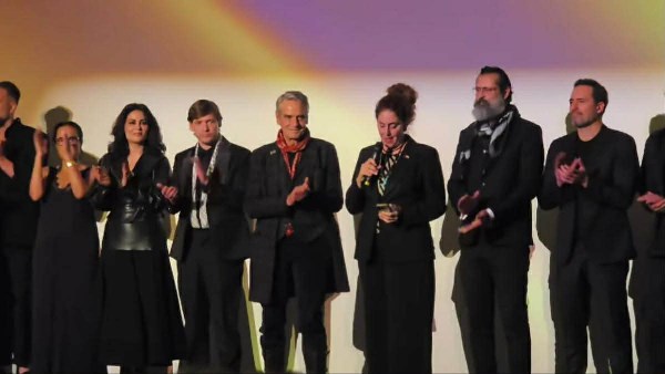 جيرمي آيرونز يتألق في عرض فلسطين 36 بمهرجان لندن السينمائي