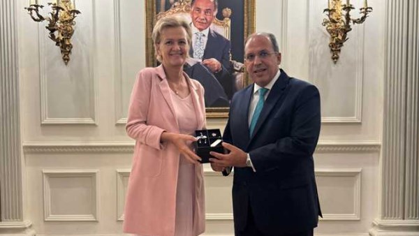 رئيس الجامعة البريطانية في مصر يرحب بسفيرة الاتحاد الأوروبي