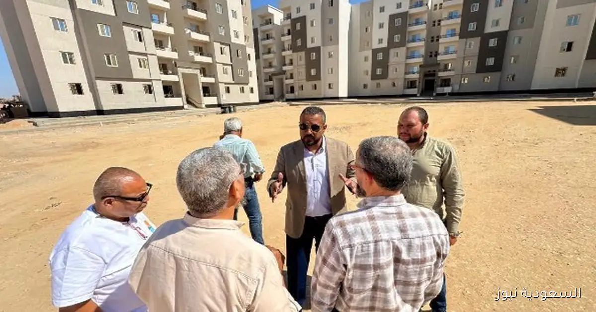 رئيس العبور الجديدة يزور مواقع تنفيذ مشروعات الإسكان الاجتماعي