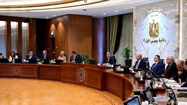 رئيس الوزراء يأمر بإزالة التعديات على طرح النهر ومراجعة صندوق النقد تقترب جداً