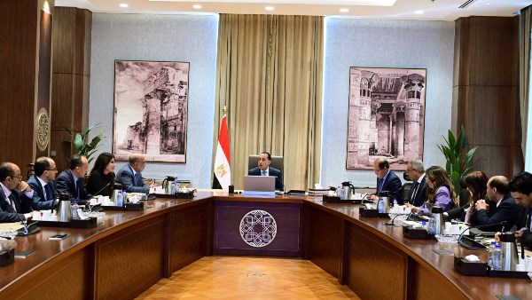 رئيس الوزراء يراقب تقدم مشاريع الطاقات المتجددة وتعزيز الشبكة القومية للكهرباء