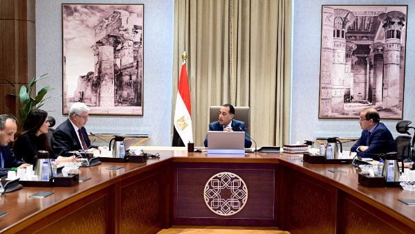 رئيس الوزراء يناقش ملفات مهمة مع وزيري التعليم العالي والمالية