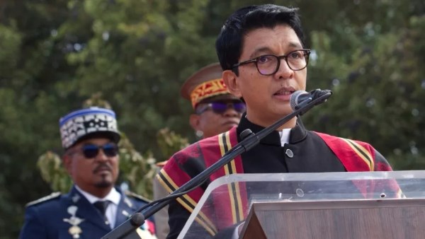 رئيس مدغشقر يغادر البلاد عقب احتجاجات جيل زد