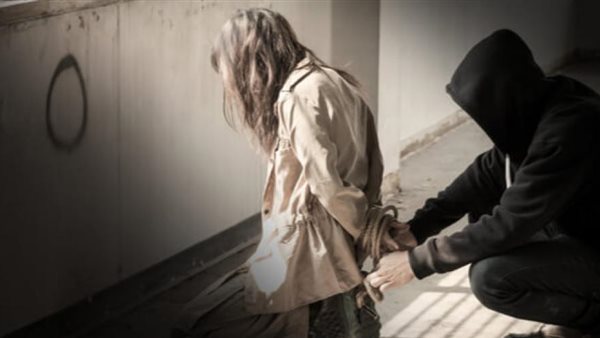 شاب يحاول اختطاف طفلة أثناء سيرها في شارع أكتوبر