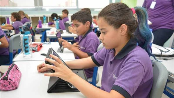 شكاوى من طلاب مدرسة بشبرا تمنعهم من المشاركة في الأنشطة بسبب السبلايز