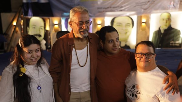 صبري فواز: انطلاقتي كانت من “الموالد الشعبية” وكنت جزءًا من “العالم الضخم” للثقافة الجماهيرية