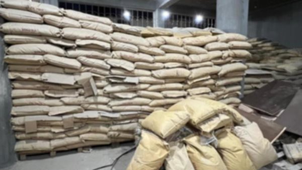 ضبط مدير مصنع غير مرخص بالجيزة بحوزته 180 طن أسمدة مجهولة المصدر
