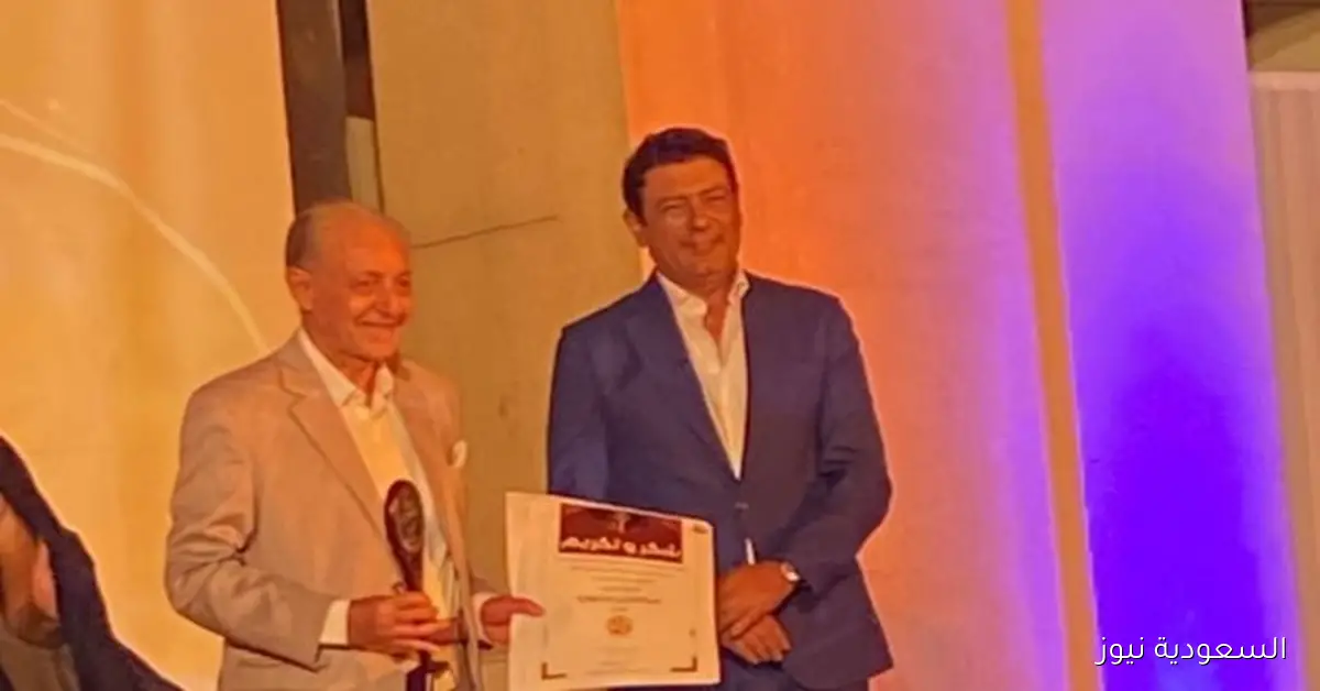 عبد العزيز مخيون ي dedic تكريمه في مهرجان المونودرما لعبد الرحمن أبو زهرة ورشوان توفيق