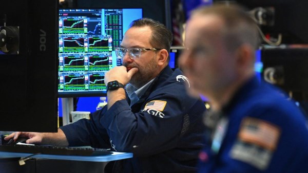 عقود الأسهم الأمريكية تحقق الاستقرار بعد انتعاش قوي بفضل تصريحات ترامب