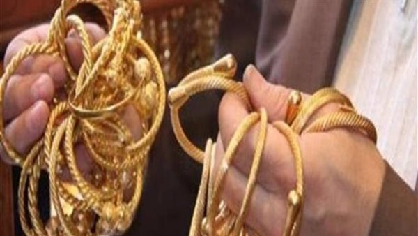 لواء شرطة متقاعد يتهم خادمته بسرقة مجوهرات ذهبية في أكتوبر