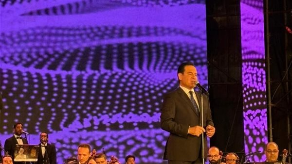 محمد ثروت يفتتح حفله في مهرجان الموسيقى العربية بأغنية تتر “فاطمة” ويؤكد: عبد الوهاب تنبأ بموهبتي