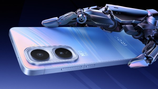 مواصفات iQOO Neo11 مع شاشة 2K وبطارية سعة 7500 مللي أمبير